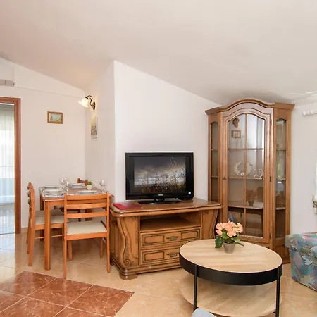 Family-friendly With Swimming Pool Stranici, Porec - 24558 شقة Nova Vas (Porec)