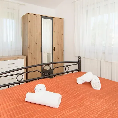 Family-friendly With Swimming Pool Stranici, Porec - 24558 شقة *